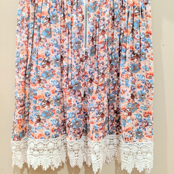 Socialite Floral High Neck Sleeveless Lace… - Picture 9 of 12